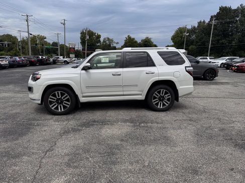 Used 2015 Toyota 4Runner Limited AWD/4WD image 2