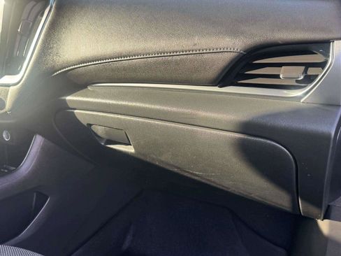 Used 2022 Chevrolet Traverse LT FWD image 60