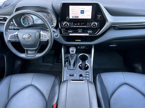Certified 2025 Toyota Highlander XLE image 15