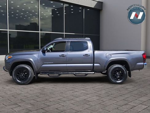 Used 2022 Toyota Tacoma SR5 AWD/4WD image 2