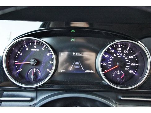 Used 2023 Kia Carnival EX FWD image 17