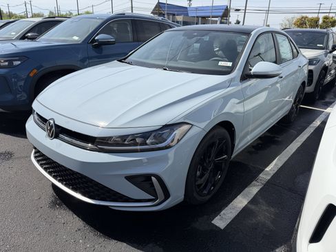 New 2026 Volkswagen Jetta SE FWD image 4