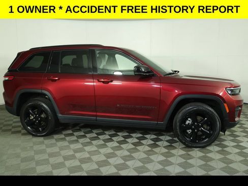 Used 2023 Jeep Grand Cherokee Altitude AWD/4WD image 2