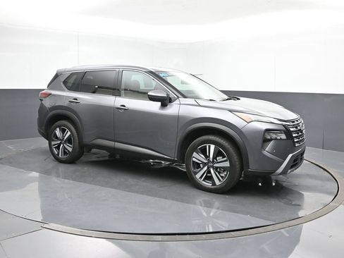 Used 2024 Nissan Rogue SL AWD/4WD image 7