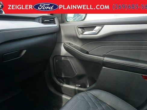 Used 2023 Ford Escape Platinum w/ Premium Technology Package AWD/4WD image 33