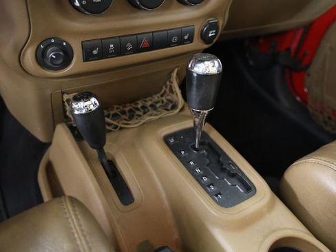 Used 2011 Jeep Wrangler Unlimited Sahara w/ Connectivity Group image 9