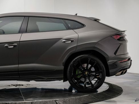 Used 2022 Lamborghini Urus AWD/4WD image 11