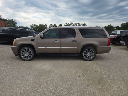 Used 2007 Cadillac Escalade ESV AWD w/ Information Package image 5