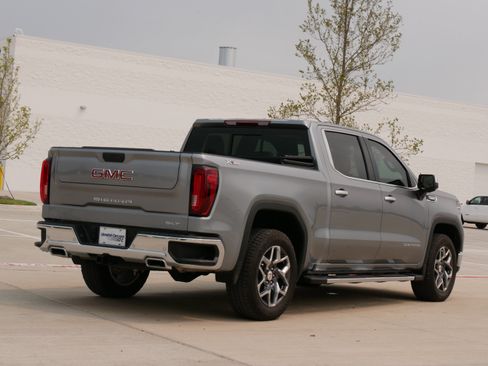 Used 2025 GMC Sierra 1500 SLT AWD/4WD image 9