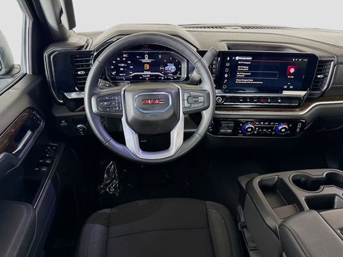 Used 2025 GMC Sierra 1500 Elevation image 17
