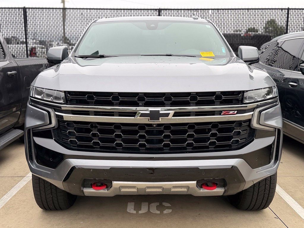 Used 2022 Chevrolet Tahoe Z71 w/ Luxury Package AWD/4WD image 3