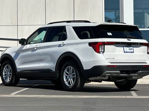 New 2026 Ford Explorer Active w/ Active Comfort Package image 5