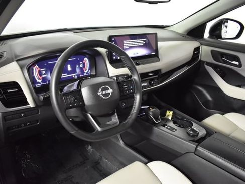 Certified 2025 Nissan Rogue SL AWD/4WD image 13