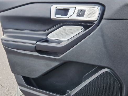 Used 2020 Ford Explorer ST w/ Premium Technology Package image 12