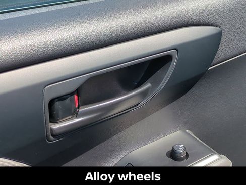 Used 2023 Toyota Highlander LE image 14