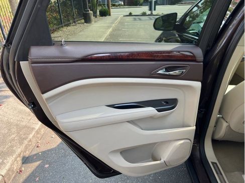 Used 2016 Cadillac SRX Luxury w/ Driver Awareness Package image 17