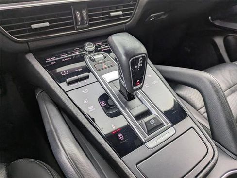 Used 2021 Porsche Cayenne Coupe AWD/4WD image 12