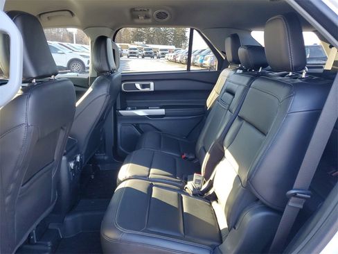 Used 2022 Ford Explorer XLT w/ Equipment Group 202A image 26