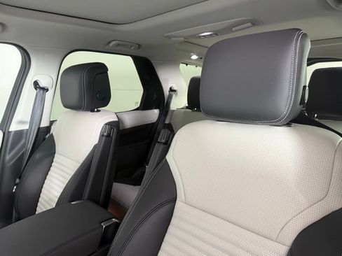 New 2026 Land Rover Discovery S AWD/4WD image 15