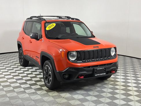 Used 2016 Jeep Renegade Trailhawk w/ Premium Trailhawk Package AWD/4WD image 3