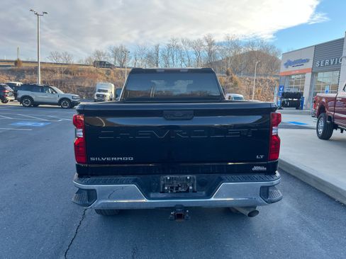 Used 2024 Chevrolet Silverado 2500 LT w/ Convenience Package image 5