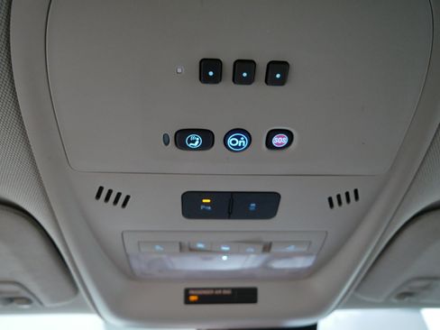 Used 2015 Chevrolet Volt w/ Enhanced Safety Package 1 FWD image 31