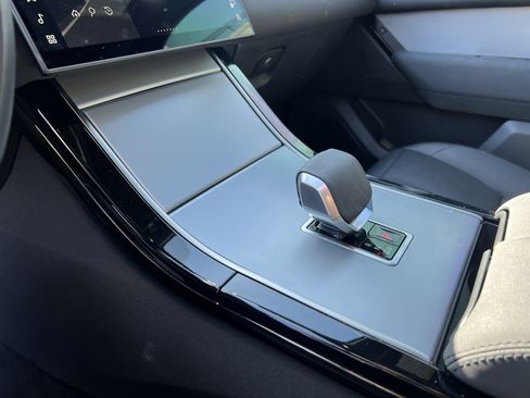 Certified 2025 Land Rover Range Rover Velar S image 22