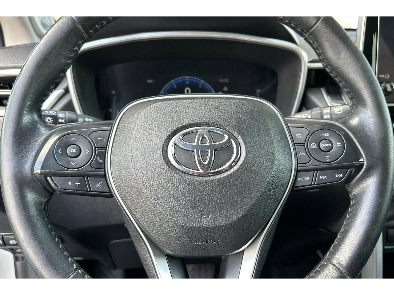 Used 2023 Toyota Corolla Cross XLE w/ Convenience Package AWD/4WD image 27