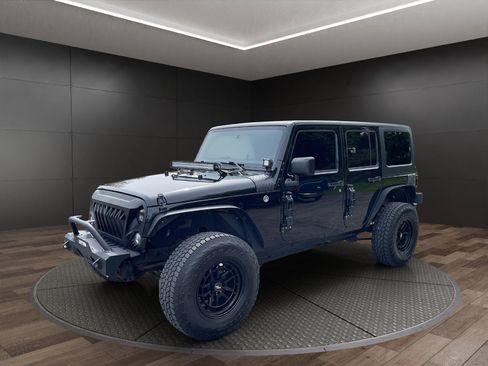 Used 2017 Jeep Wrangler Unlimited Sahara AWD/4WD image 4