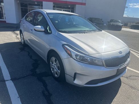 Used 2017 Kia Forte LX image 5