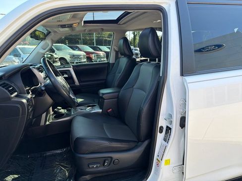 Used 2016 Toyota 4Runner SR5 Premium AWD/4WD image 10