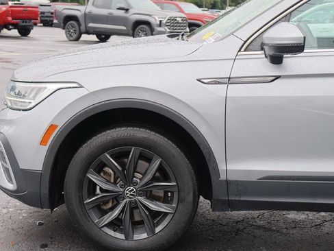 Used 2024 Volkswagen Tiguan SE AWD/4WD image 2