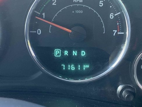 Used 2018 Jeep Wrangler Unlimited Sahara w/ Connectivity Group AWD/4WD image 32