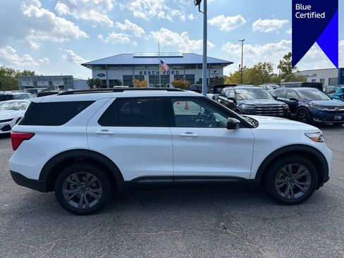 Used 2024 Ford Explorer XLT w/ Equipment Group 202A AWD/4WD image 4
