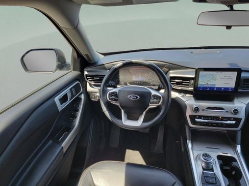 Used 2021 Ford Explorer XLT w/ Equipment Group 202A AWD/4WD image 5
