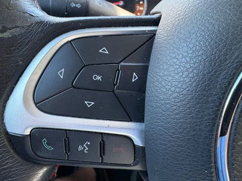 Used 2017 Jeep Renegade Trailhawk AWD/4WD image 8
