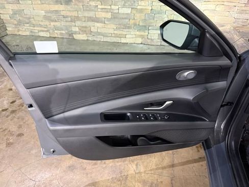 New 2025 Hyundai Elantra SE image 8