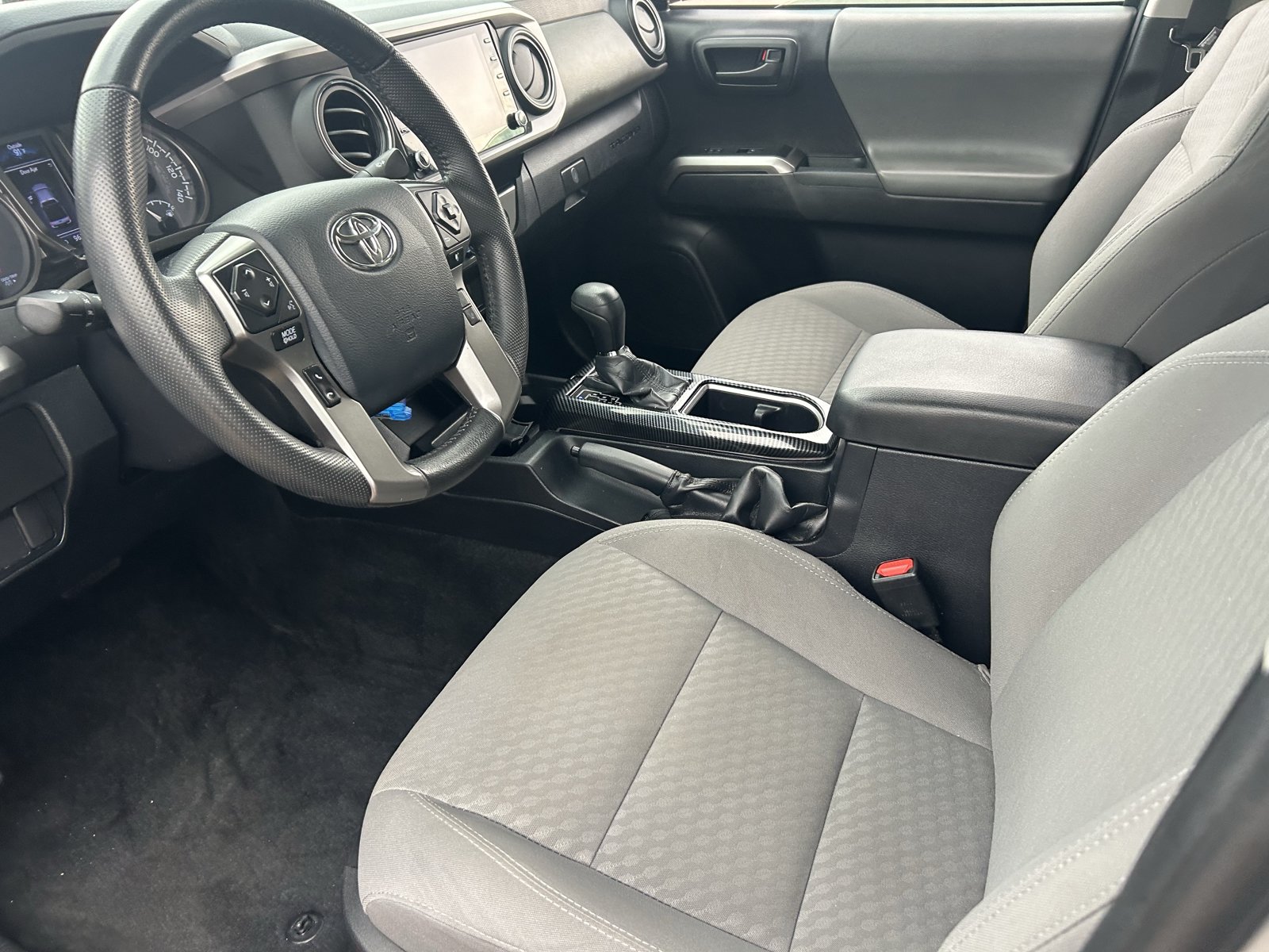 Used 2020 Toyota Tacoma SR5 RWD image 25