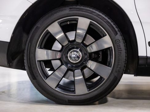 Used 2019 Rolls-Royce Cullinan image 25