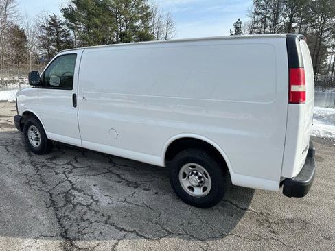 Used 2015 Chevrolet Express 2500 image 6