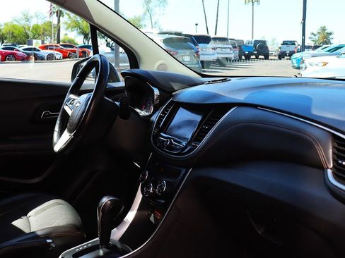 Used 2022 Chevrolet Trax LT w/ LT Convenience Package AWD/4WD image 31