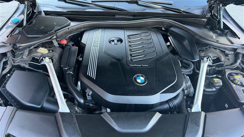 Used 2021 BMW 740i xDrive AWD/4WD image 12