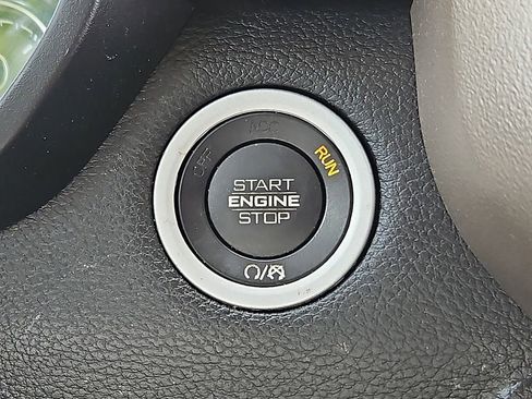 Used 2020 RAM 1500 Laramie AWD/4WD image 23