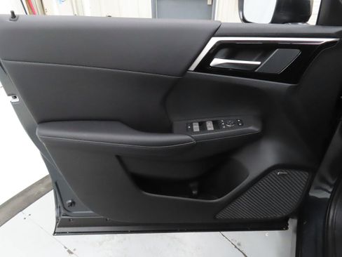 New 2026 Mitsubishi Outlander SE FWD image 9