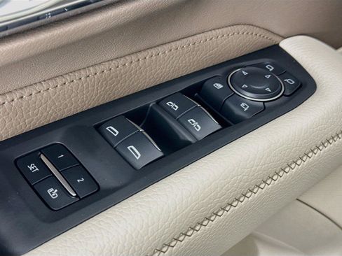 Used 2024 GMC Yukon XL Denali AWD/4WD image 27