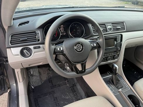 Used 2016 Volkswagen Passat 1.8T S FWD image 7