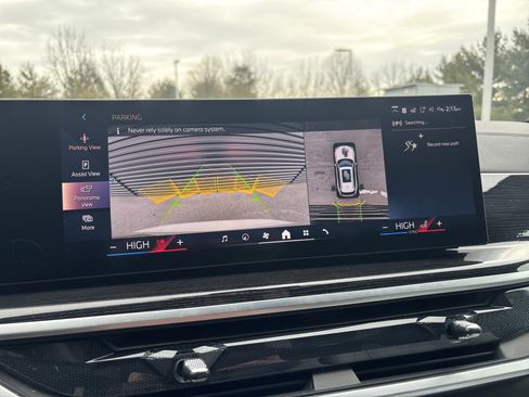 Used 2025 BMW X5 xDrive50e w/ M Sport Package image 19