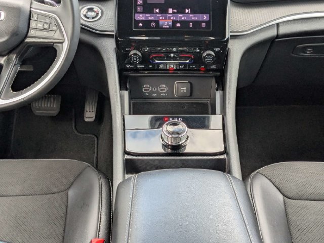 Used 2025 Jeep Grand Cherokee Altitude AWD/4WD image 21
