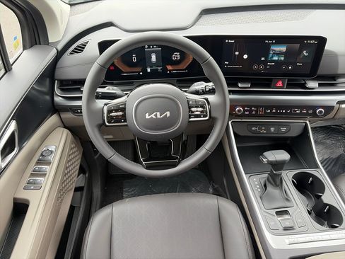 New 2026 Kia Carnival FWD image 11