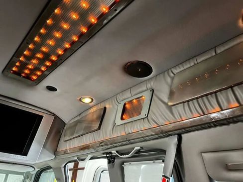 Used 2006 Chevrolet Express 1500 w/ Preferred Equipment Group image 20